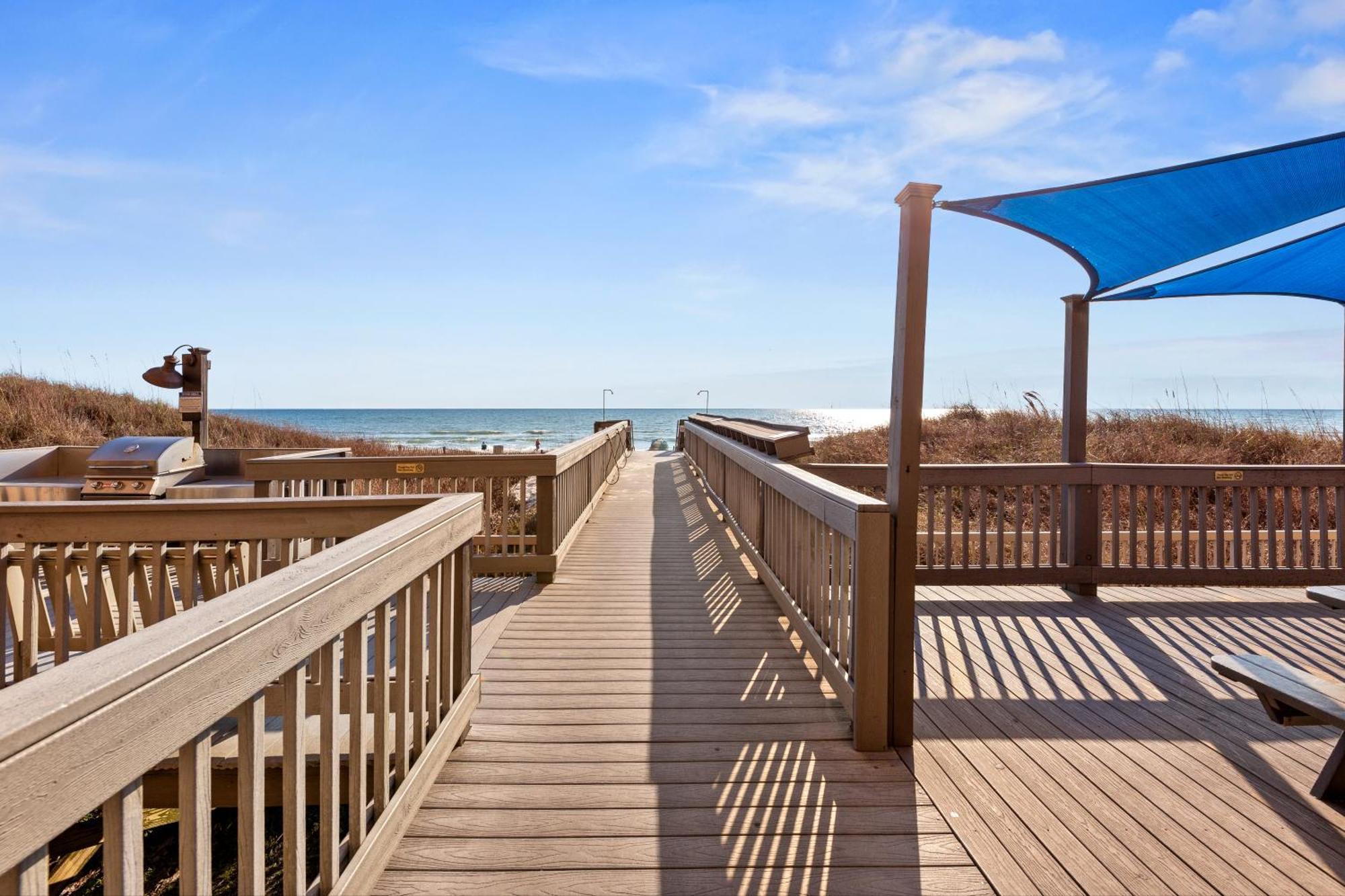 Gulf Front Master Bedroom! 2 Pools & Hot Tubs! Sleeps 8! Panama City Beach Bagian luar foto
