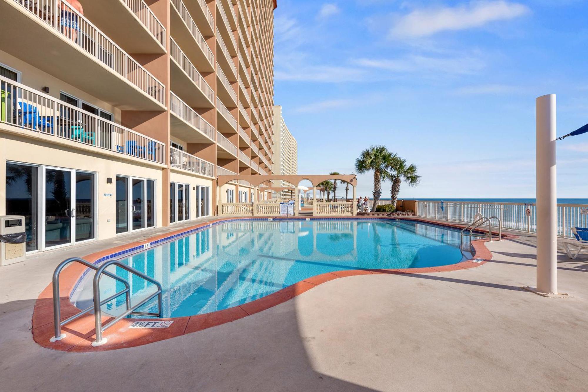 Gulf Front Master Bedroom! 2 Pools & Hot Tubs! Sleeps 8! Panama City Beach Bagian luar foto