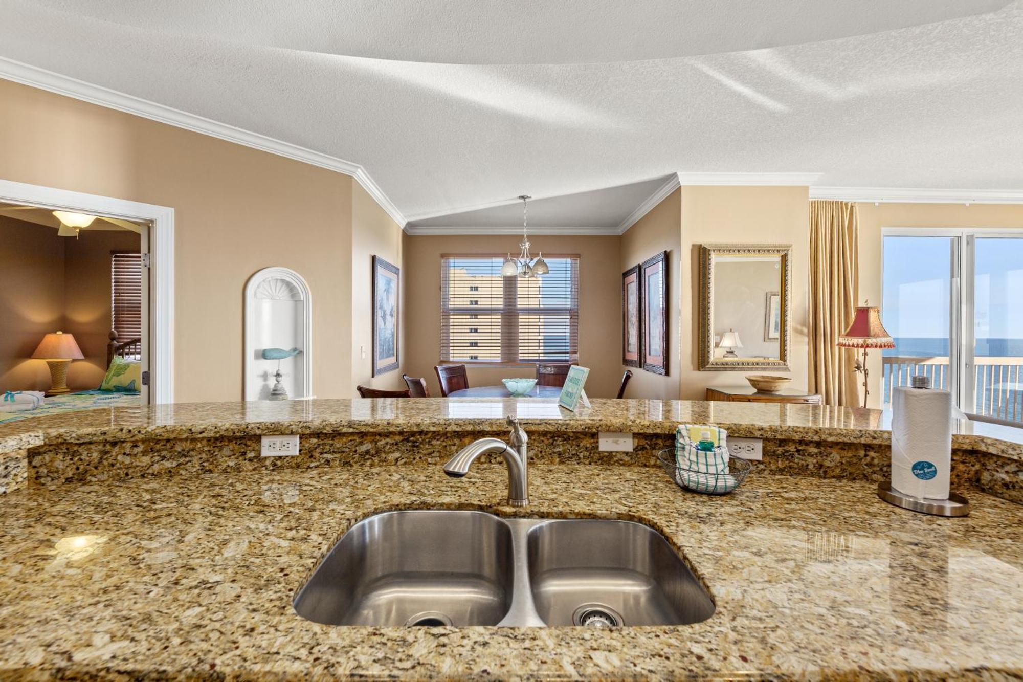 Gulf Front Master Bedroom! 2 Pools & Hot Tubs! Sleeps 8! Panama City Beach Bagian luar foto